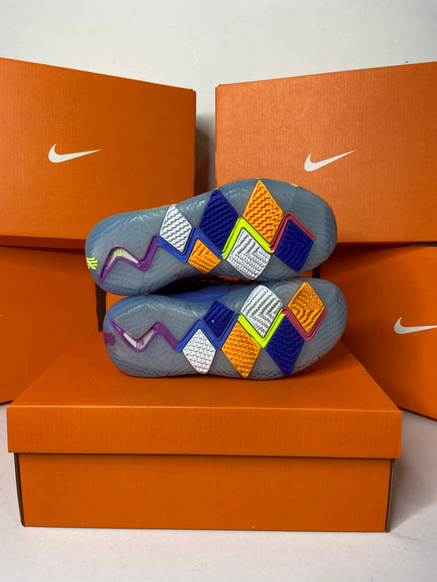 NIKE KYRIE 4 "WALLPAPER"