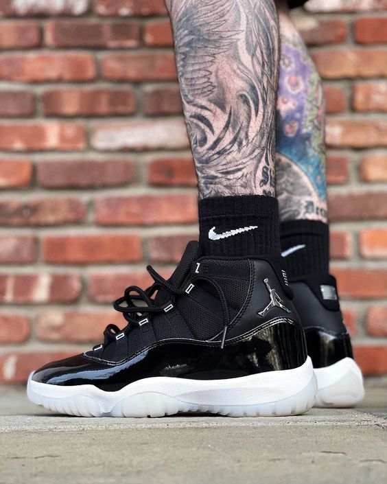 AIR JORDAN RETRO 11 JUBILEE