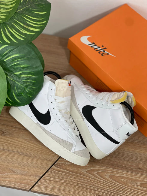 NIKE BLAZER MID 77 VINTAGE
