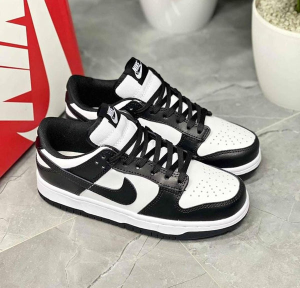 NIKE SB DUNK LOW PANDA