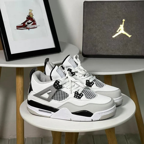 JORDAN RETRO 4 BLACK WHITE